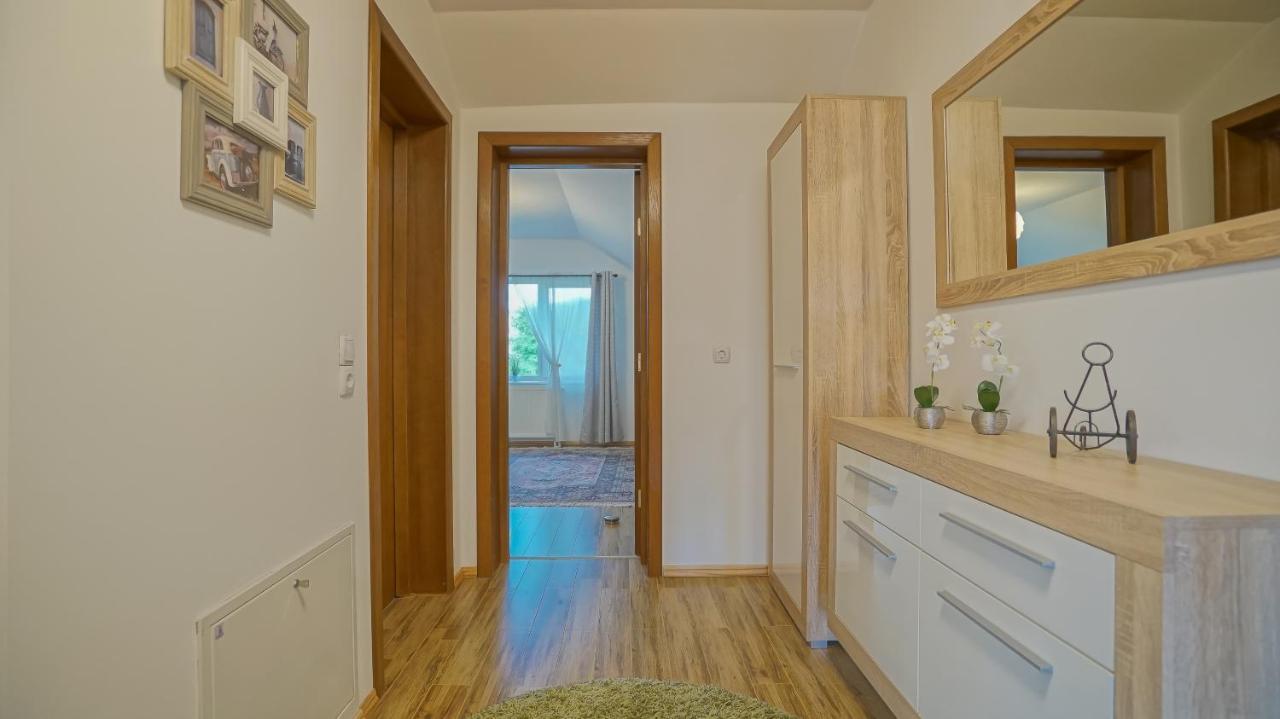 Vilux With Indoor Private Parking Apartment