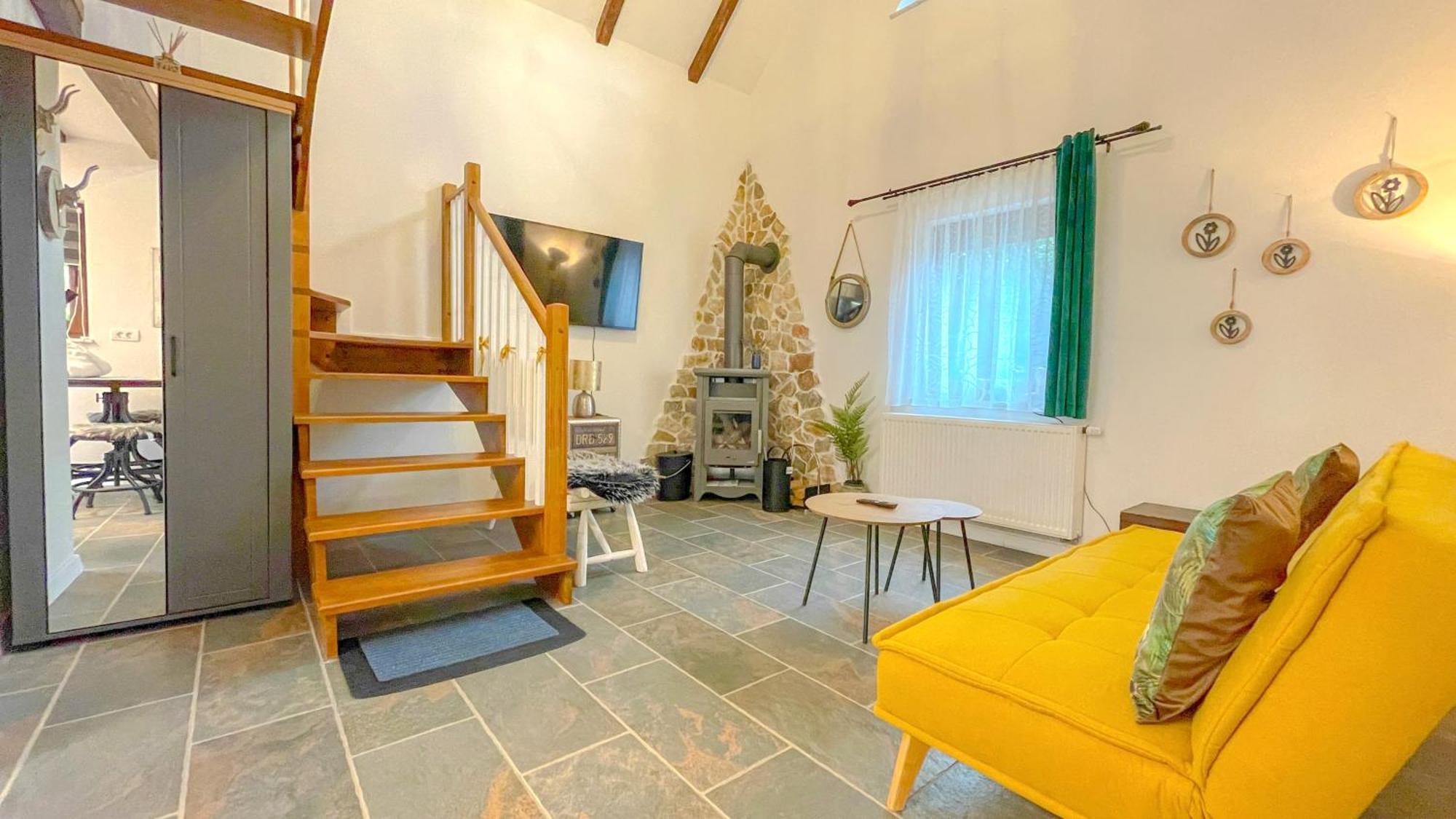 Vilux With Indoor Private Parking Apartment