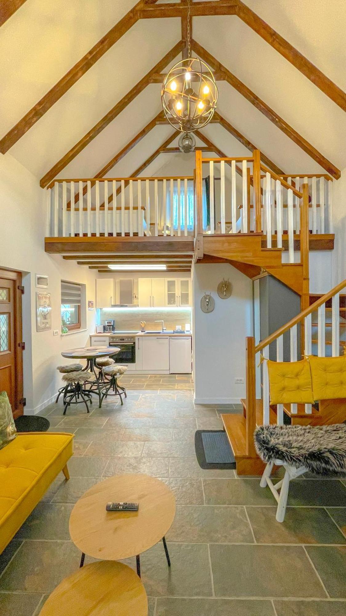 Vilux With Indoor Private Parking Apartment Brasov